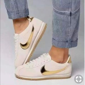 Nike suede Cortez size 6 - beige and gold